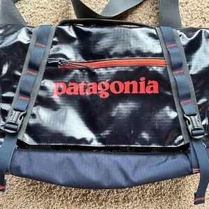Patagonia Mini Messenger Bag 12L (Blue/Orange)